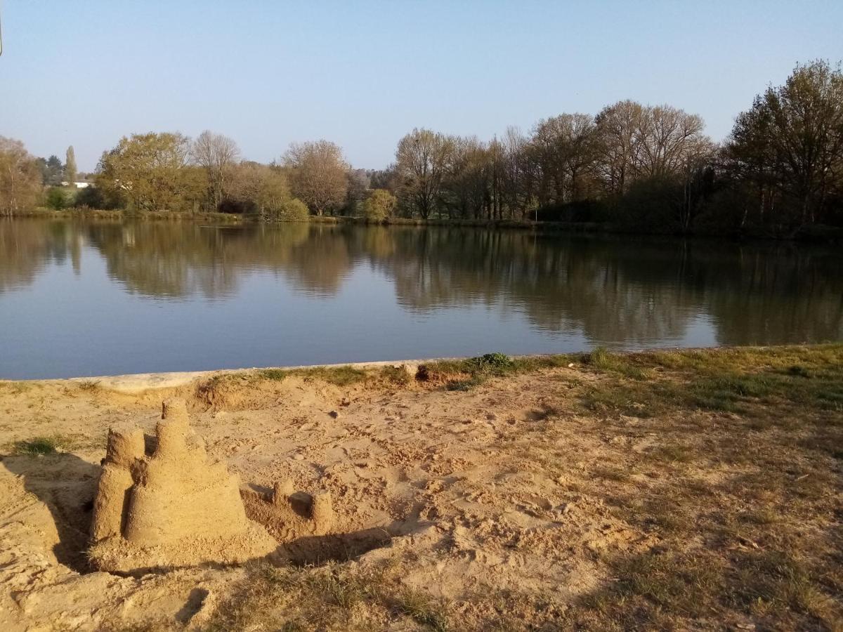 By The Lake La Trinite-Porhoet Luaran gambar